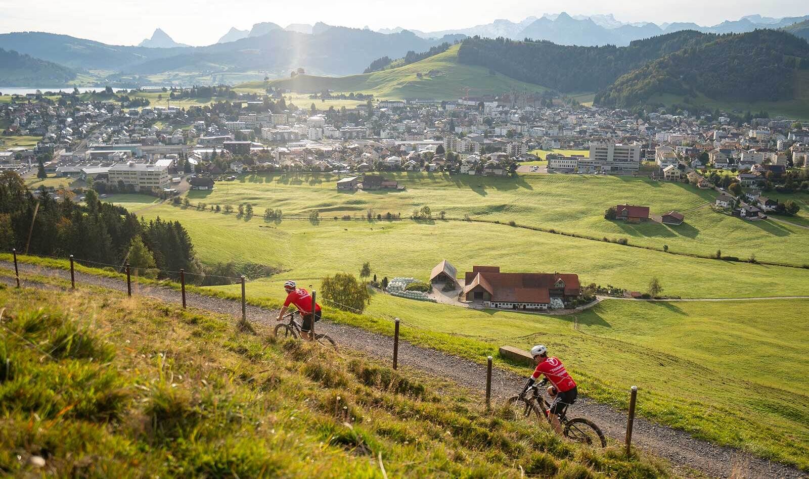 Die Strecken des «IRON BIKE RACE» von 81, 49, 32 oder 24 Kilometern Länge sind nicht zuletzt wegen ihrer landschaftlichen Schönheit bei Mountainbikern sehr beliebt.