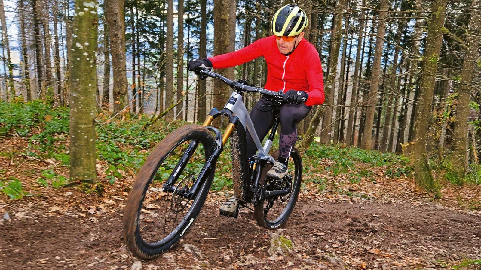Das E-Mountenbike Raymon Tarok Ultra bietet eine Menge Fahrspass.