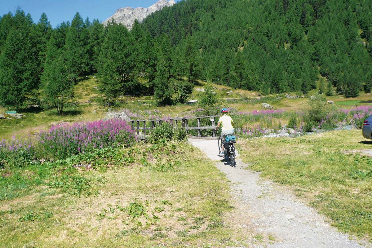 Kurz hinte dem Campingplatz bis zum Hotel Fafleralp sind es nur noch wenige hundert Meter.