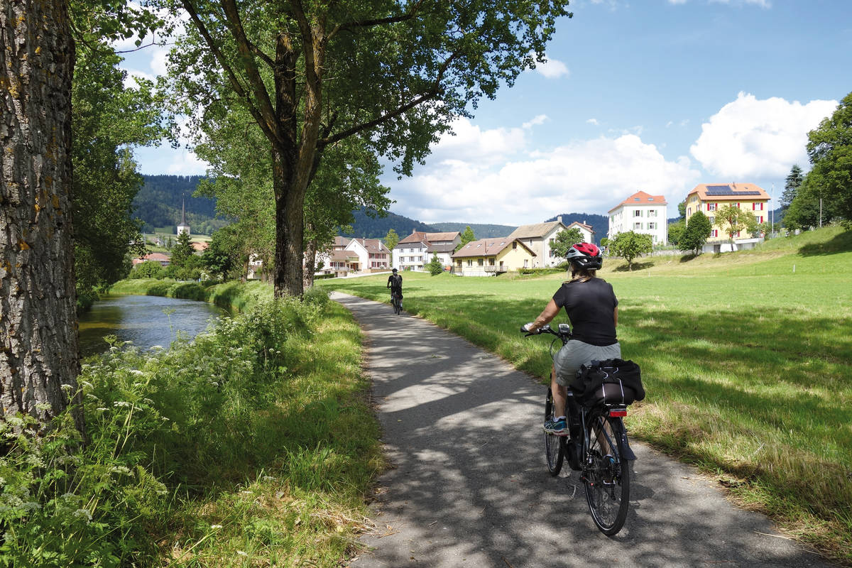 Der Weg nach Noiraigue zurück ist nicht zu verfehlen – einfach der idyllischen Areuse entlang.