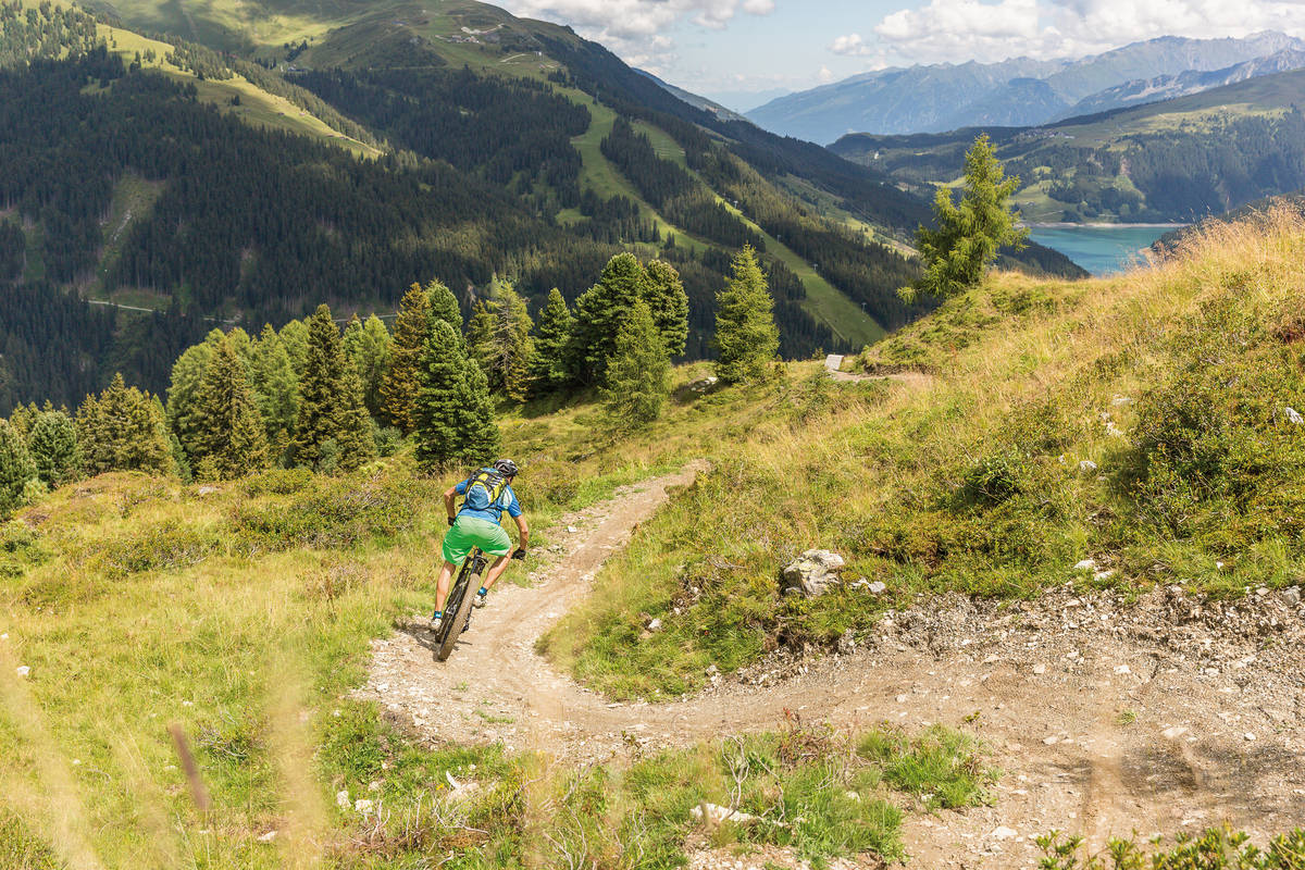 Von den Flow-Trails der Zillertal Arena bieten sich fantastische Aussichten