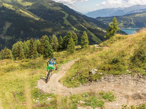 Von den Flow-Trails der Zillertal Arena bieten sich fantastische Aussichten