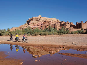 Verschiedene Varianten mit der alten Stadt Ait Benhaddou im Hintergrund, die bereits bei zahlreichen namhaften Hollywood-Filmen als Kulisse diente.