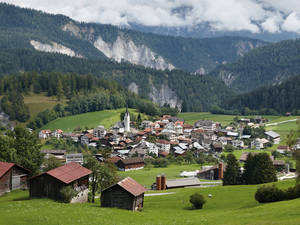 Valendas: Das Ortsbild mit seinen historischen Herrenhäusern hat nationale Bedeutung. Heute zählt das Dorf knapp 300 Einwohner.