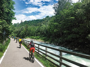 Radweg Vinschgau der Etsch entlang.