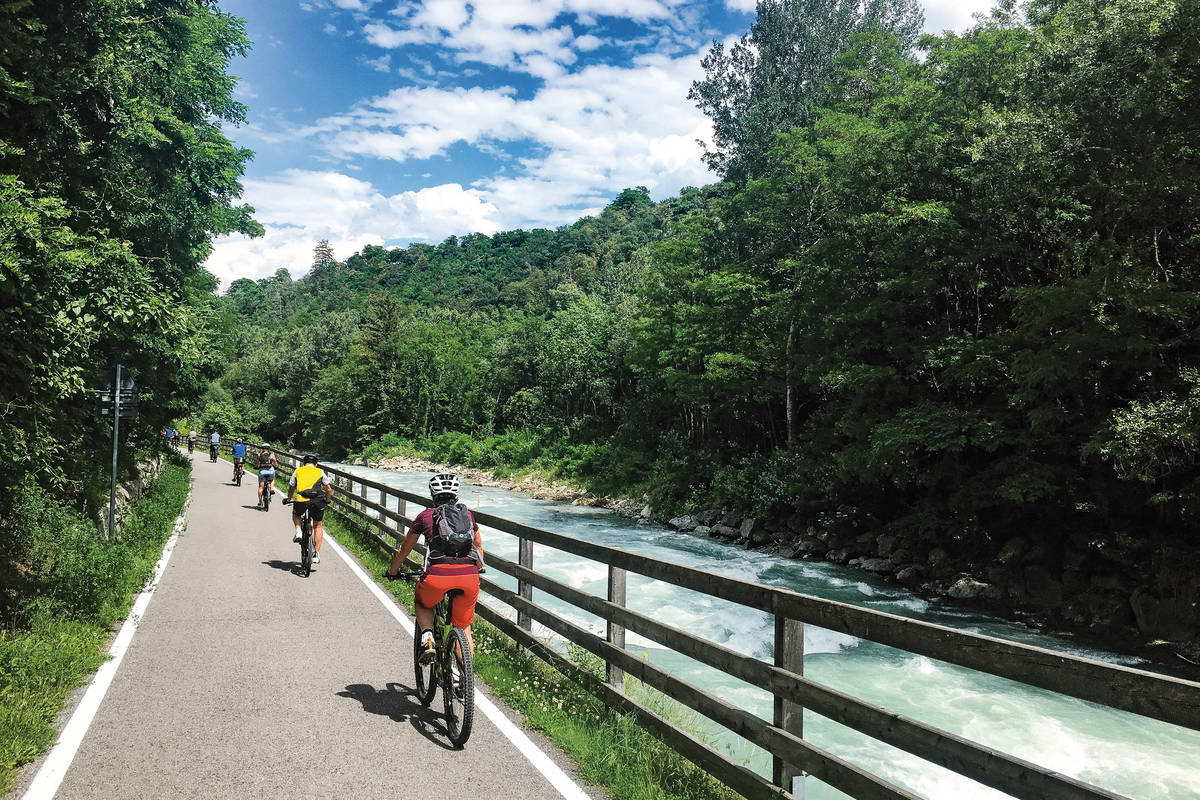 Radweg Vinschgau der Etsch entlang.