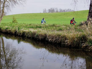 Entlang dem Geisslibach in ruhiger Landschaft zwischen den Kantonen Thurgau und Zürich, geht es allmählich Richtung «Seerücken».