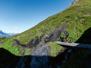 Fahrkönnen und ein gerüttelt Mass an Schwindelfreiheit sind nützlich auf dem Bachalpsee-Trail.