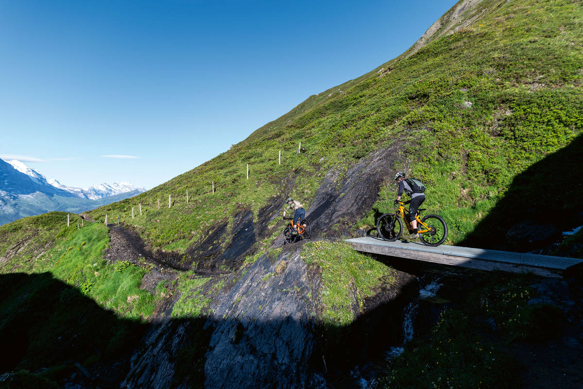 Fahrkönnen und ein gerüttelt Mass an Schwindelfreiheit sind nützlich auf dem Bachalpsee-Trail.