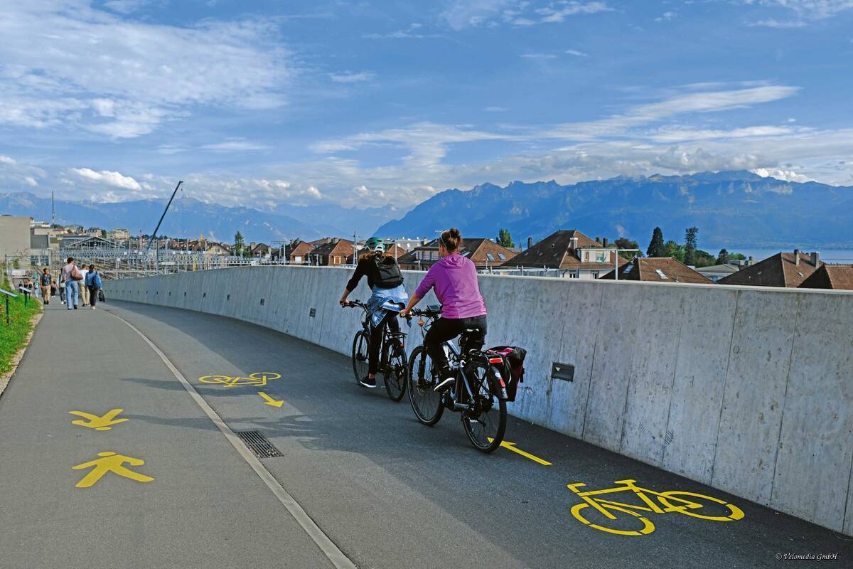 Grandiose Infrastruktur und tolle Aussicht auf dem Weg zum Bahnhof.