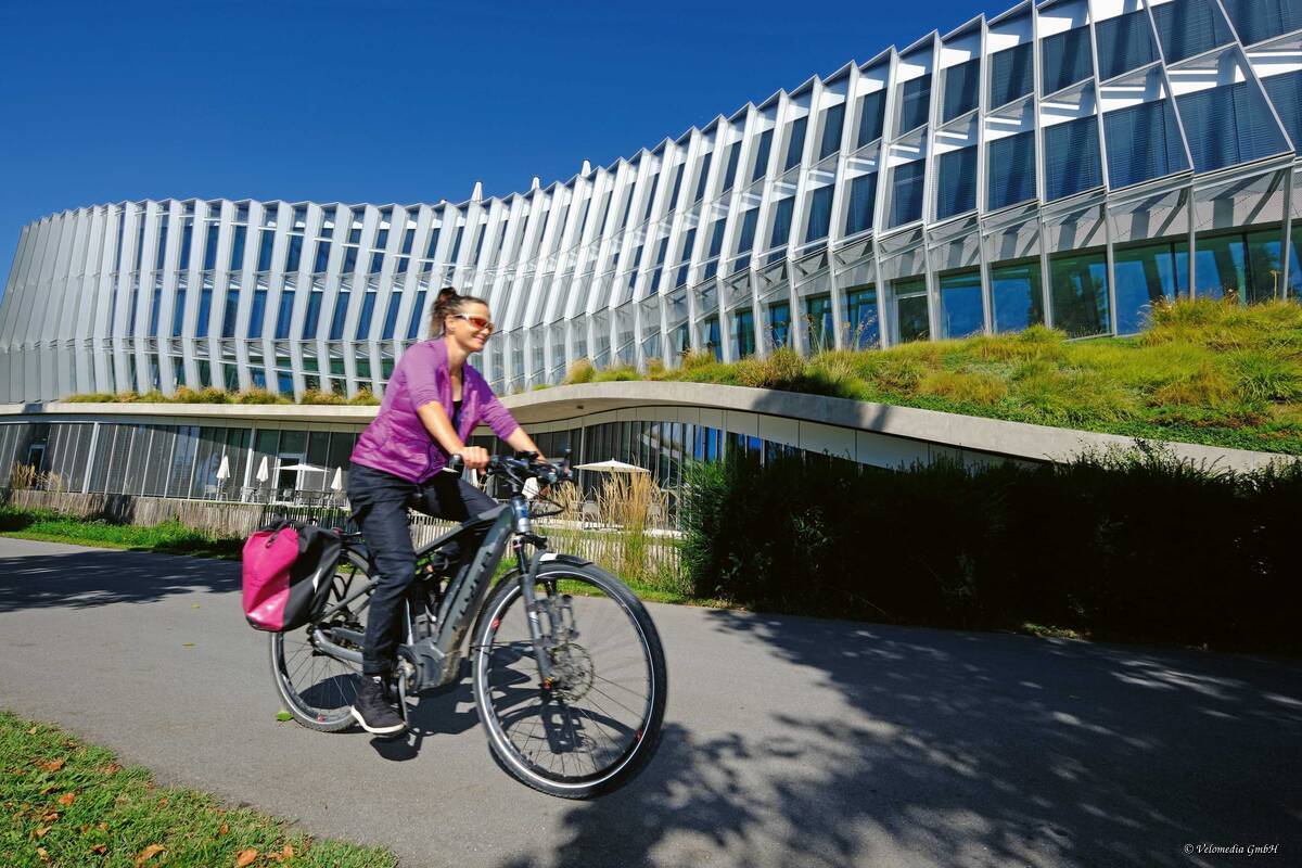 Der olympische Sitz, idyllisch mit Seesicht gelegen, ist ein architektonischer Hingucker, entworfen vom 3XN-Konsortium und den Schweizer Architekten Itten und Brechbühl.