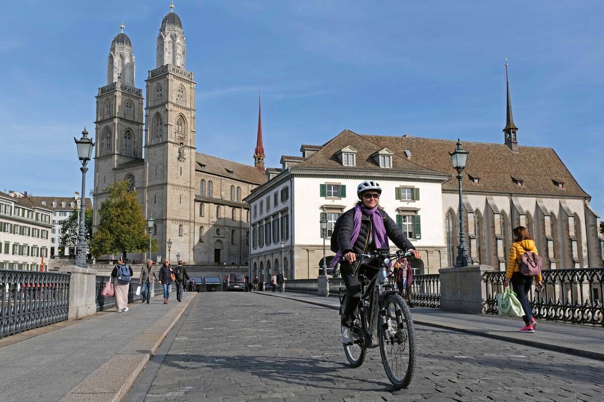 Dem Velo wird in Zürich zukünftig mehr Platz eingeräumt.