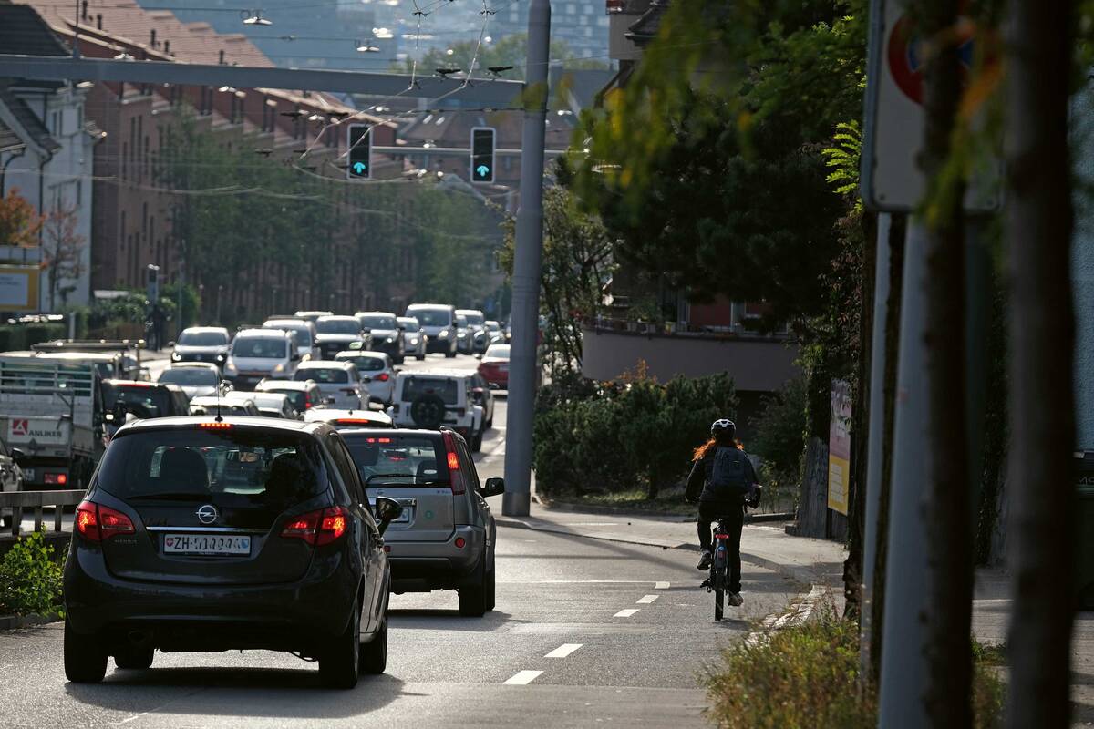 Beim «Rosengarten», der meistbefahrenen Strasse der Schweiz, hört der Radstreifen einfach auf.