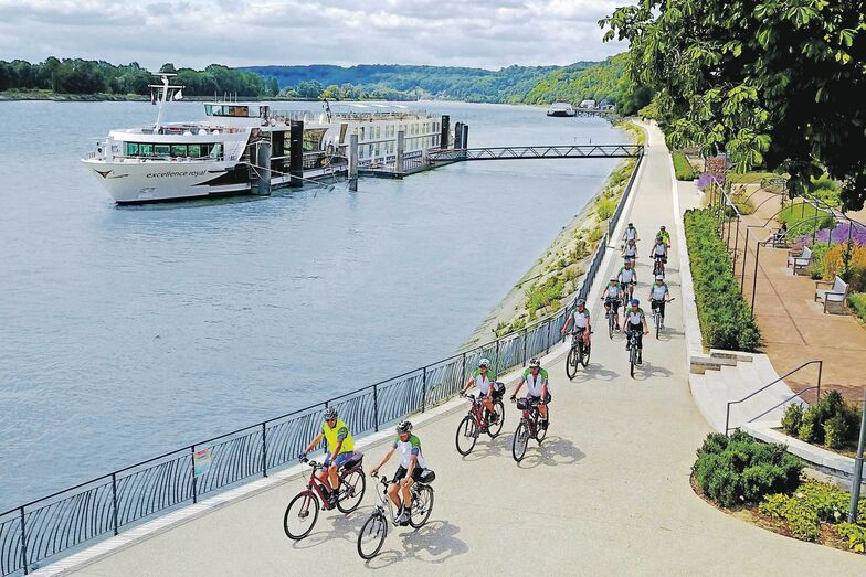 Das Schiff ist einerseits Hotel, bringt die Biker aber auch für die nächste Erkundungsfahrt täglich an einen anderen Ort.